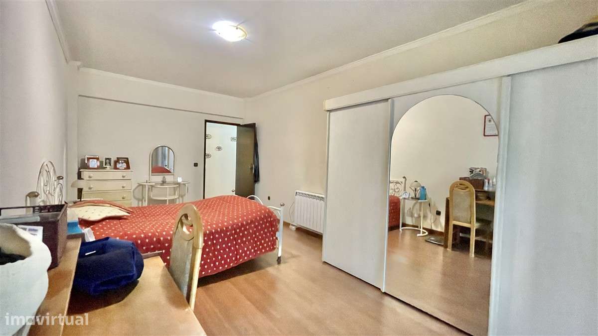 T2 Duplex-1ª linha de Mar-Aver-o-Mar-Aparcamento-14