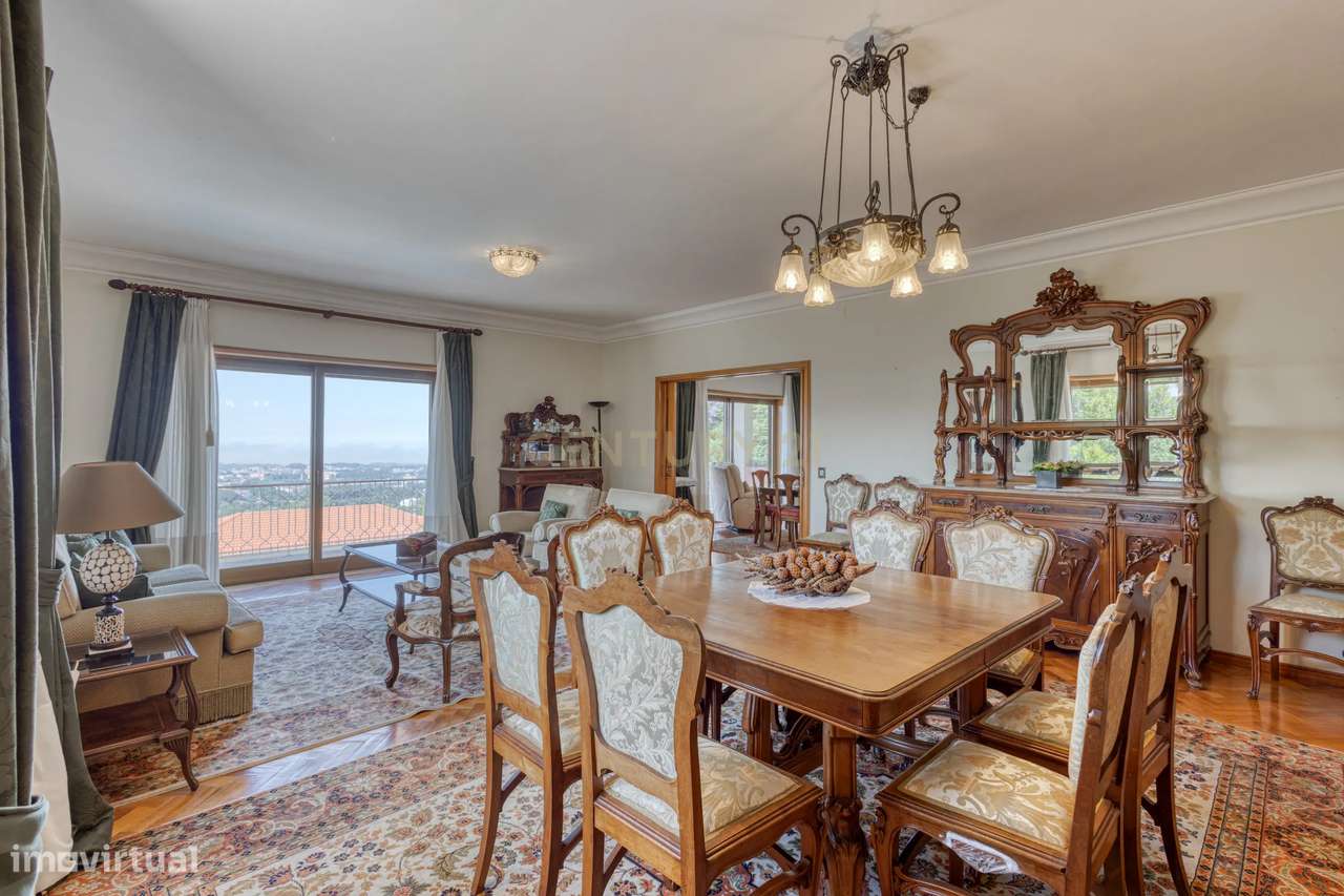 Moradia T6 Bifamiliar e Independente  em Santo Ovídio, na zona nobre d - Grande imagem: 4/44