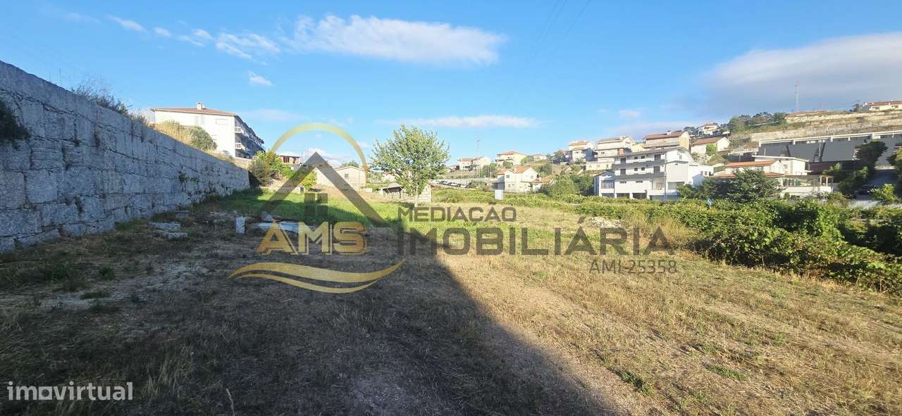 Moradia para restauro e terreno industrial com mais de 4000m²-36
