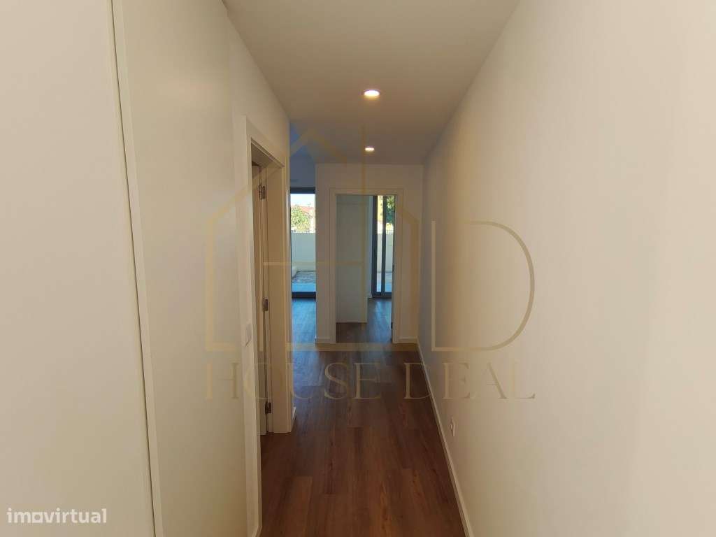 MODERNO Apartamento T1 com Logradouro. Quinta do Conde-10