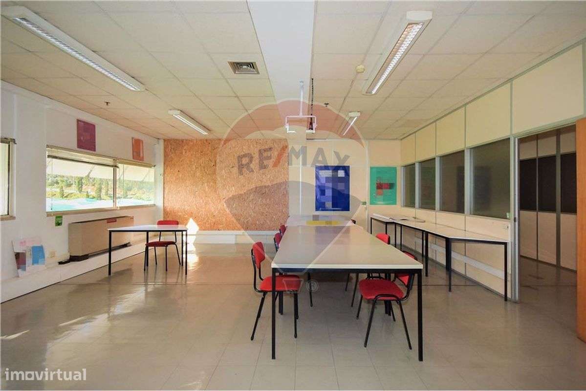 ESCRITÓRIO NO HPERMERCADO AUCHAN DA MAIA - Grande imagem: 1/13