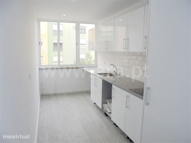 Apartamento T3; Amora-1
