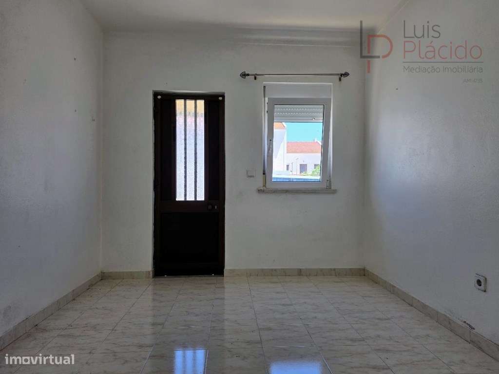 Moradia com 5 Quartos c/ Garagem + Anexo T1-39