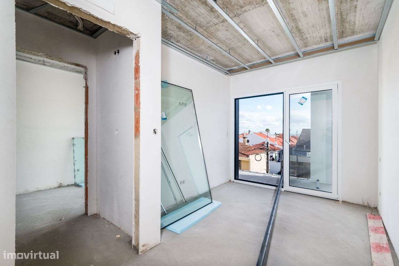 Moradia T3 Famões | Nova | Garagem | Terraço-13