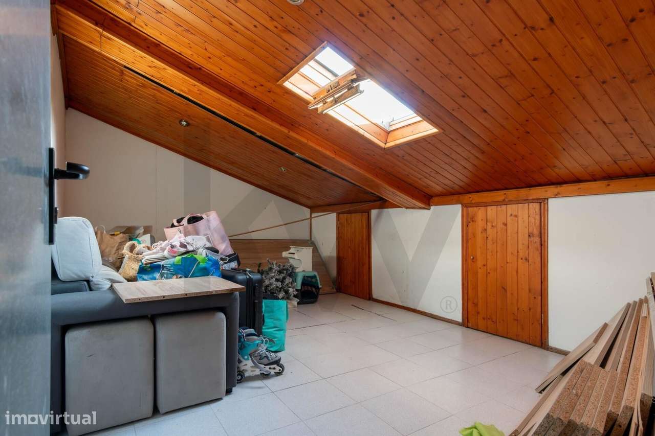 Apartamento T3, com Suíte, Arrecadação e Lugar de Garagem - Palhais, B-40