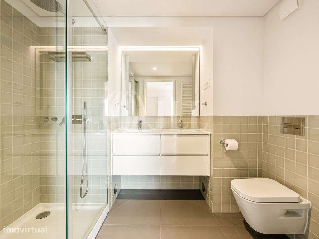 Apartamento T2, com varandas e estacionamento, em Lisboa-28