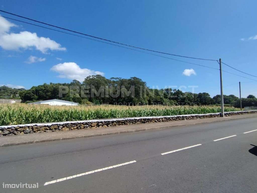 Terreno Urbanizável com 2182 metros quadrados / Possível loteamento - Grande imagem: 3/17