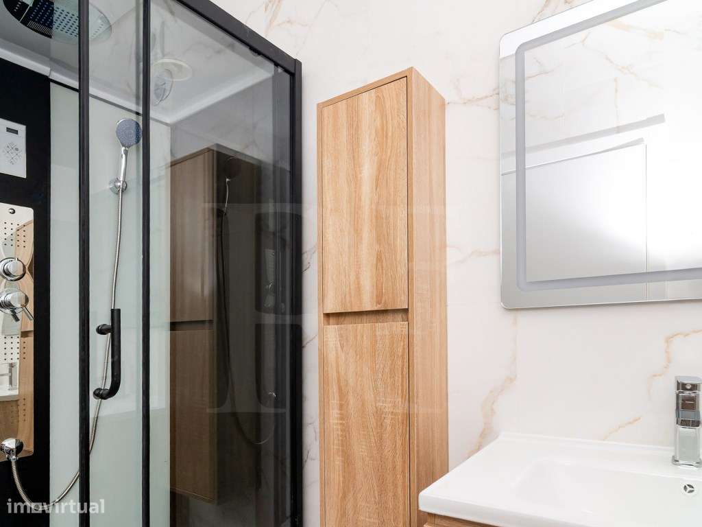 Elegante T2 Contemporâneo no 2.º Andar - Anjos 49-17