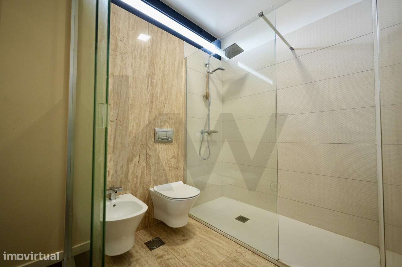 Apartamento T2 nas Madalenas com 170 m2 de área bruta, último piso.-9