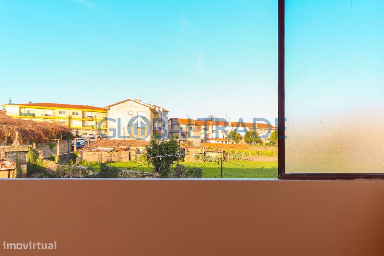 Apartamento T2 Renovado & Equipado em Rio Tinto-8
