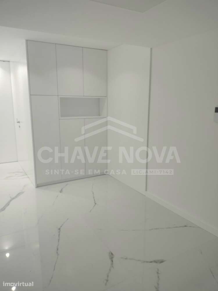 Apartamento T3 de Luxo Totalmente Renovado | Av. da Boavista - Porto - Grande imagem: 2/31