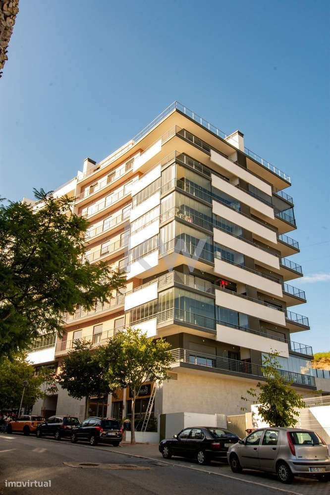 Oportunidade nas Colinas: T3 com Estilo, Luz Natural e Estacionamento-39