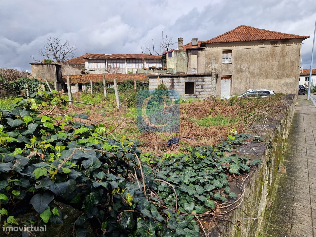 Lote de terreno, no Centro de Vila das Aves