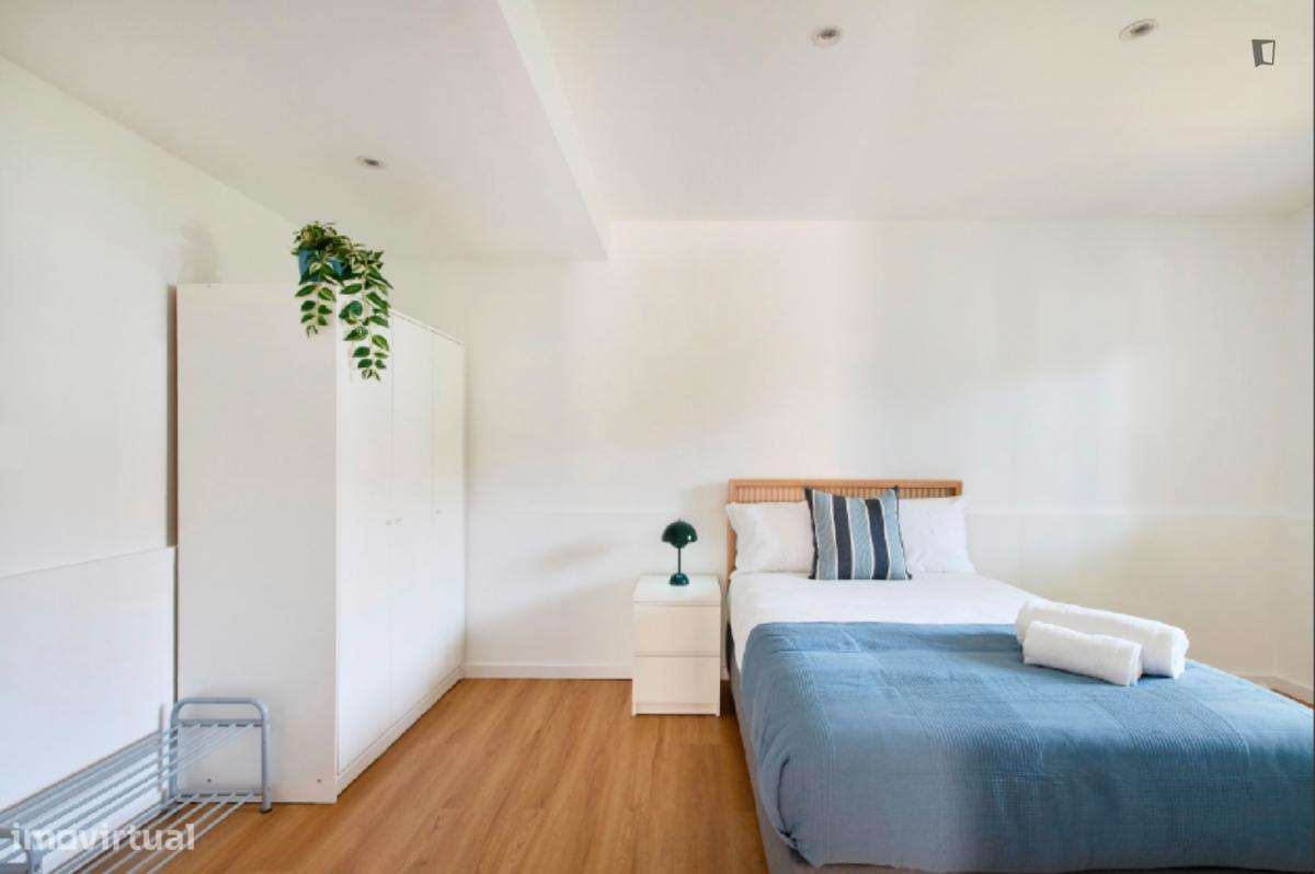Quarto - localizado em Benfica Lisbon - Grande imagem: 2/24