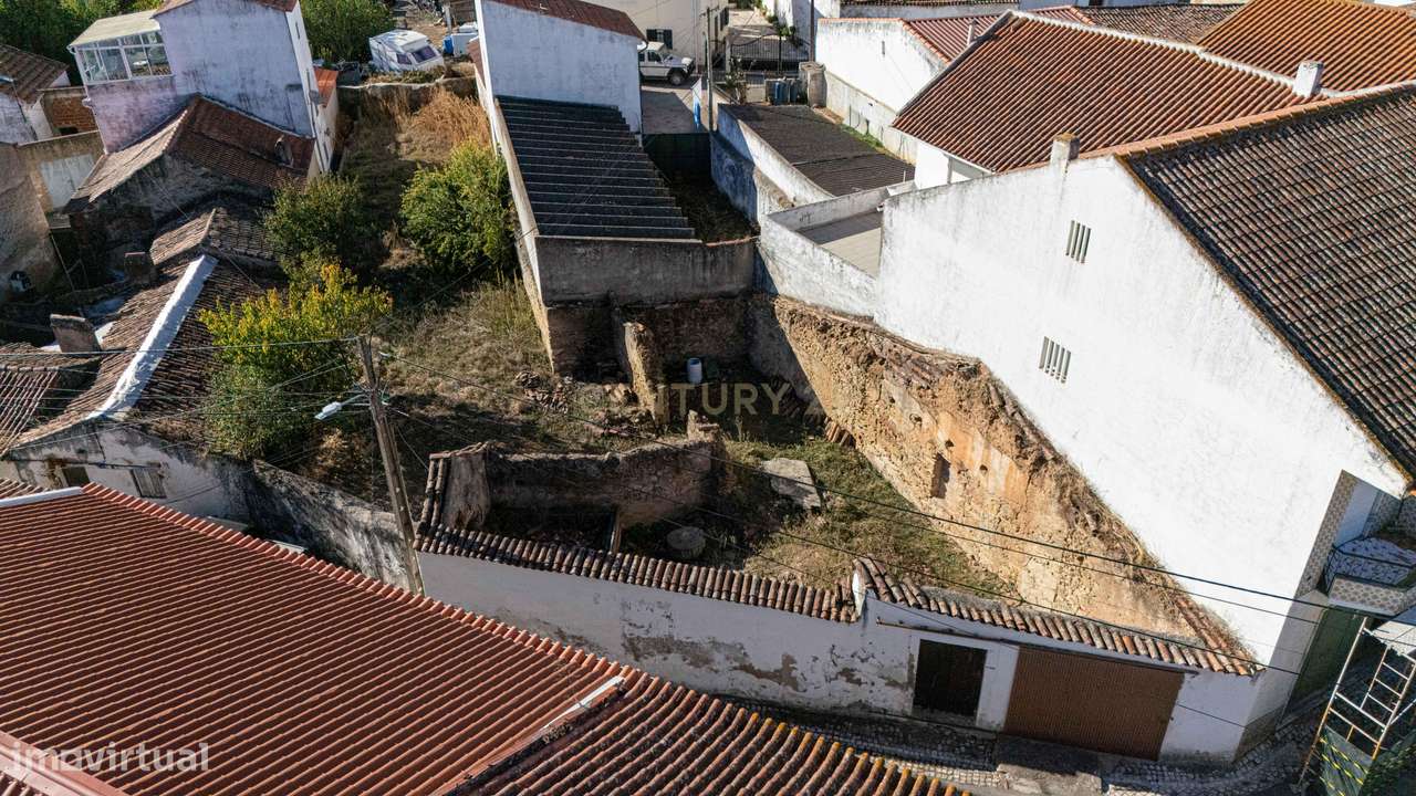 Prédio Urbano em Ruína em Labrugeira-15