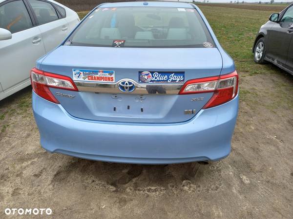 TOYOTA CAMRY VII 2,5 zacisk przód jarzmo 11-18 - 11