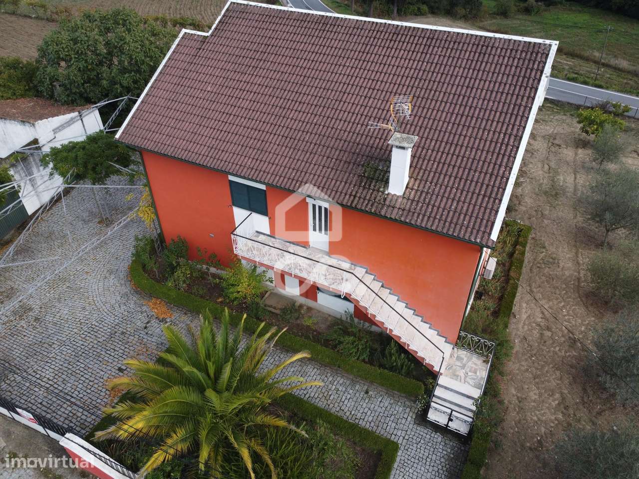 Moradia isolada com terreno de grandes dimensões junto á Estrada Nacio - Grande imagem: 5/19