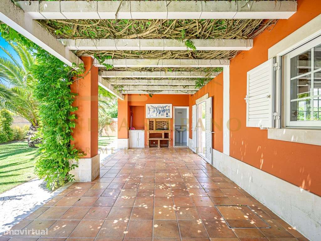 Moradia de traça tradicional com 7 assoalhadas-10