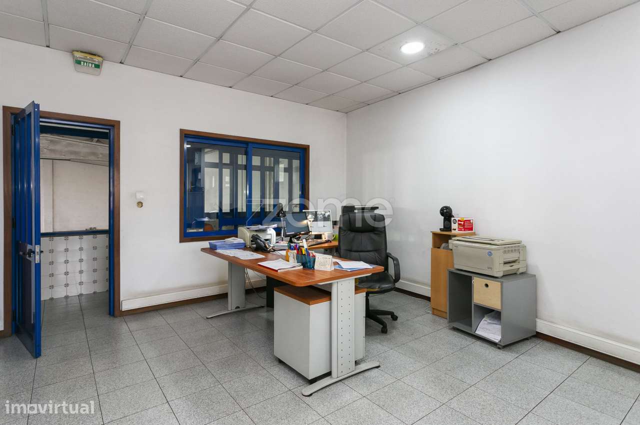 Oficina Automóvel Equipada e armazém para venda em Baguim do Monte-22