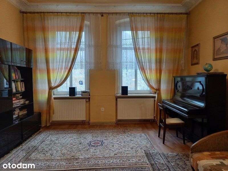 duże, mieszczańskie mieszkanie w dobrej-0