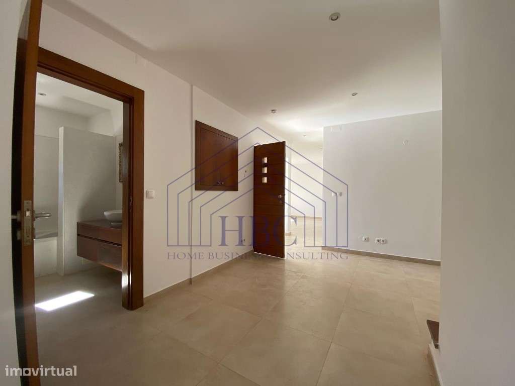 Moradia T4 com Amplo Jardim e Potencial de Remodelação em Alcabidec...-19