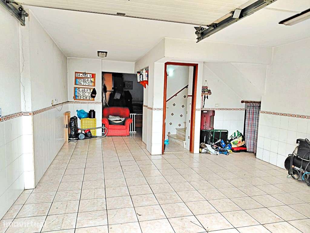 Moradia em Vale de Milhaços - junto à Escola-23