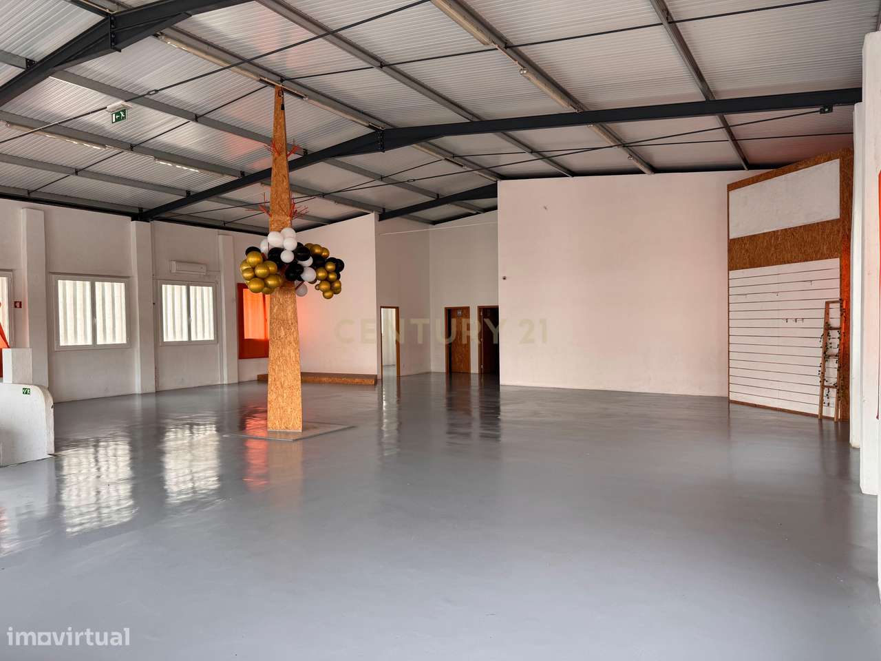 Loja ampla situada na Pedrulha - Grande imagem: 4/7