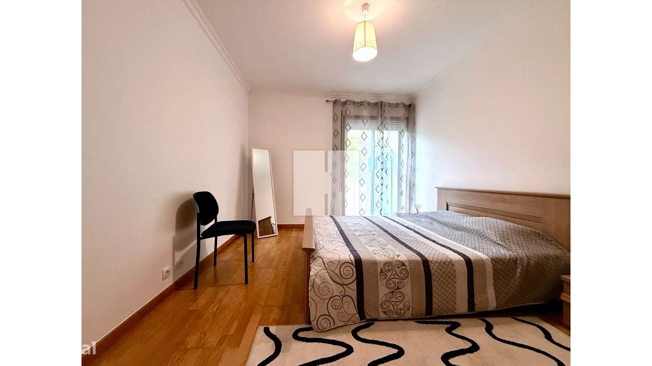 Apartamento T3 c/ Terraço e Garagem-30