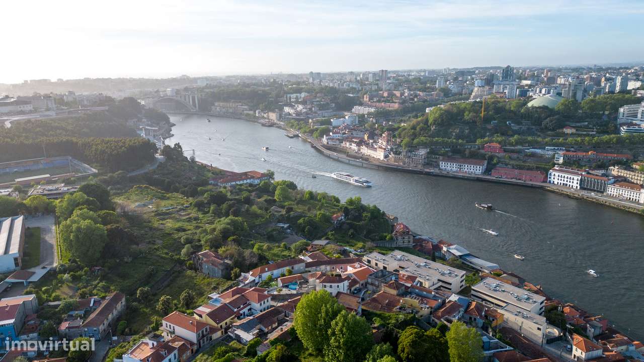 T2 +1 com 102 m² | Varanda | Perto do Metro e Baixa Ribeirinha-26