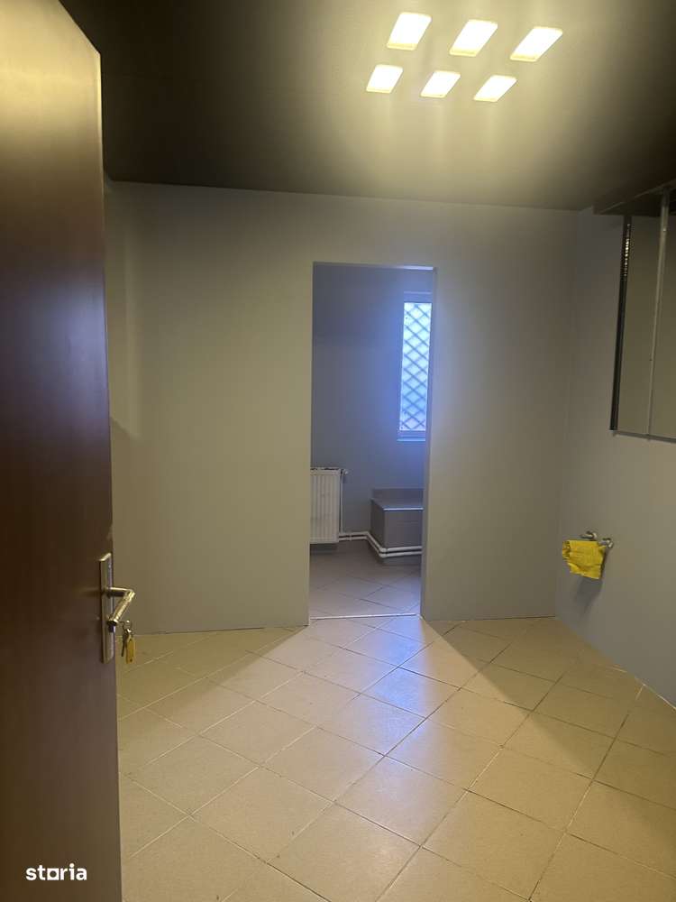 Campina - ultracentral - Spațiu comercial - 128mp - 2100 Euro/Luna - Imagine principală: 4/6