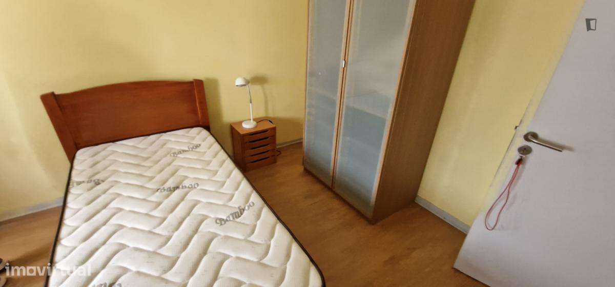 Quarto - localizado em Paranhos Porto - Grande imagem: 2/8