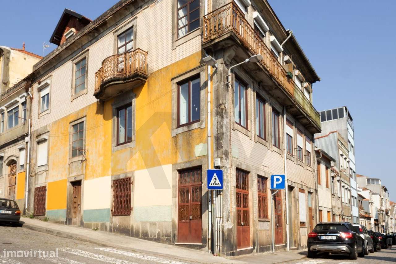 EXCELENTE OPORTUNIDADE DE INVESTIMENTO - PRÉDIO PARA RECONSTRUÇĀO - Grande imagem: 2/35