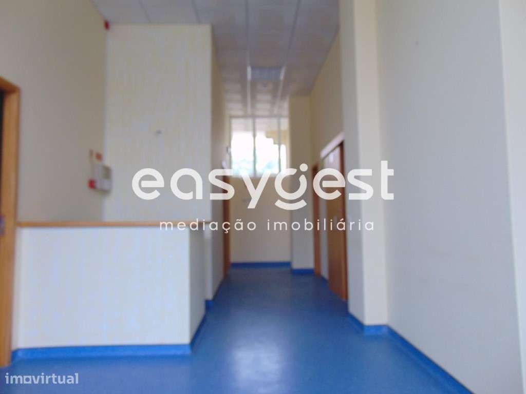 Estabelecimento comercial de 2 pisos com vários gabinetes. - Grande imagem: 5/49