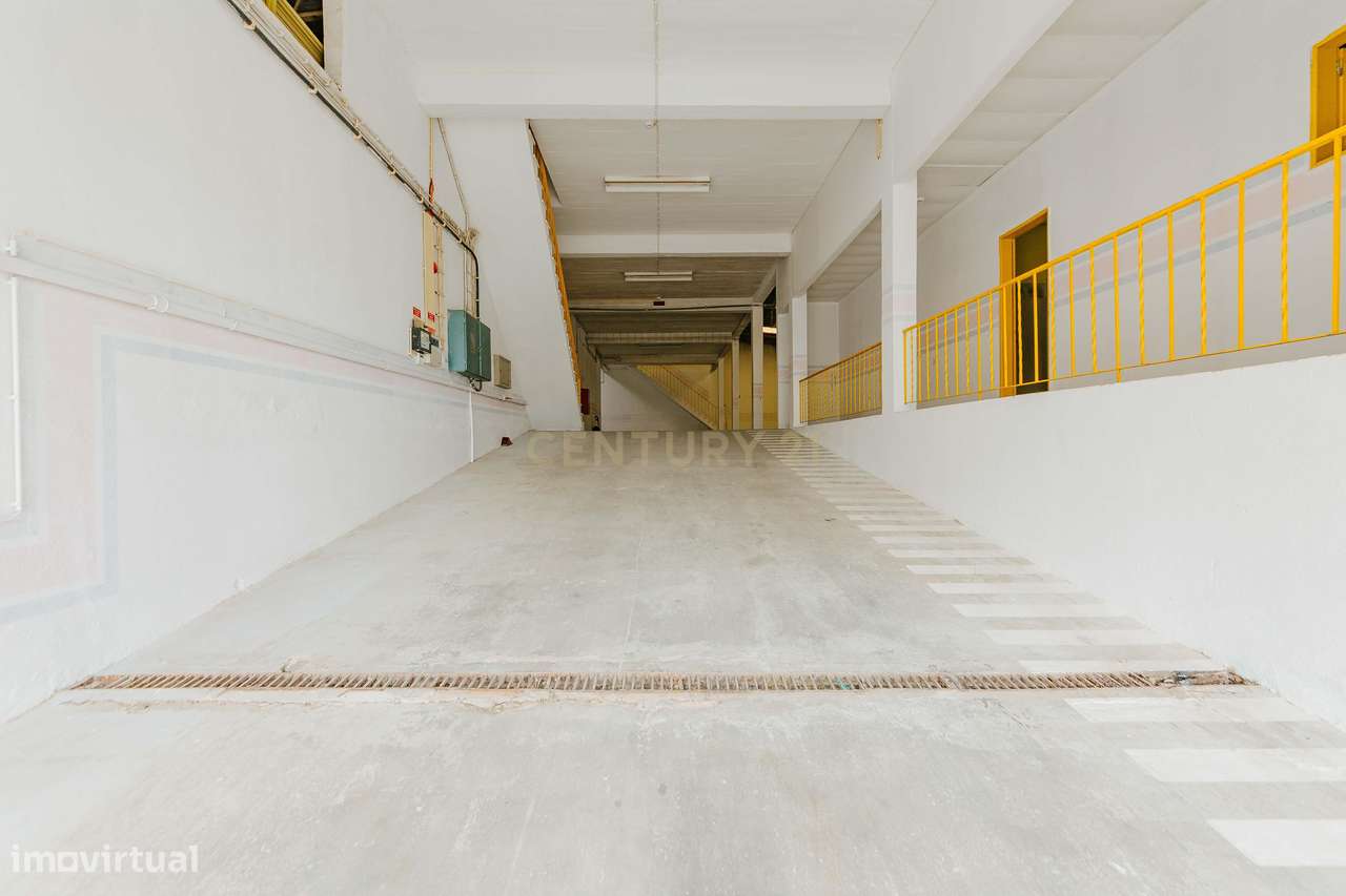 Oportunidade Única em São João da Talha – Armazém Industrial com 950m² - Grande imagem: 4/22