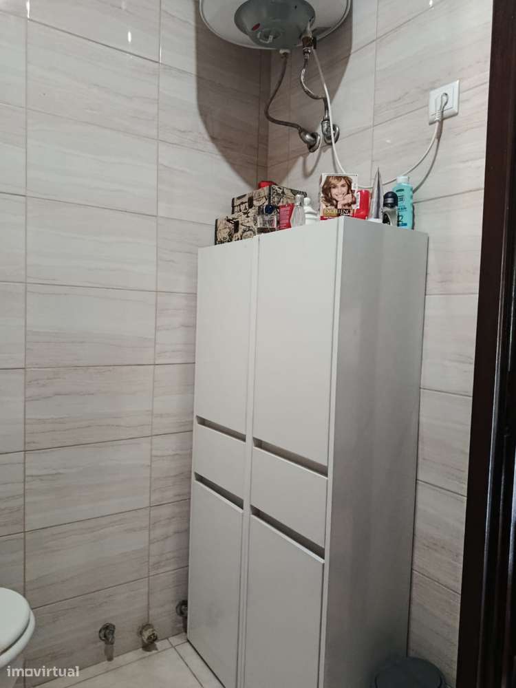 Excelente T2 + 2 Garagens Fechadas-12