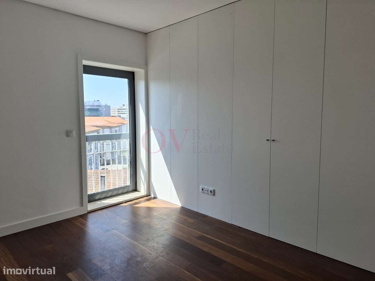 Apartamento T4 com remodelação total na rotunda da Boavista-9