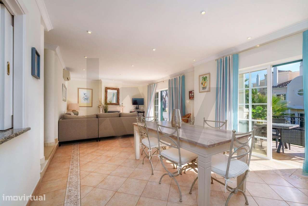 Apartamento T2 com terraço amplo virado a sul em Vale do Lobo, a 4 min-5