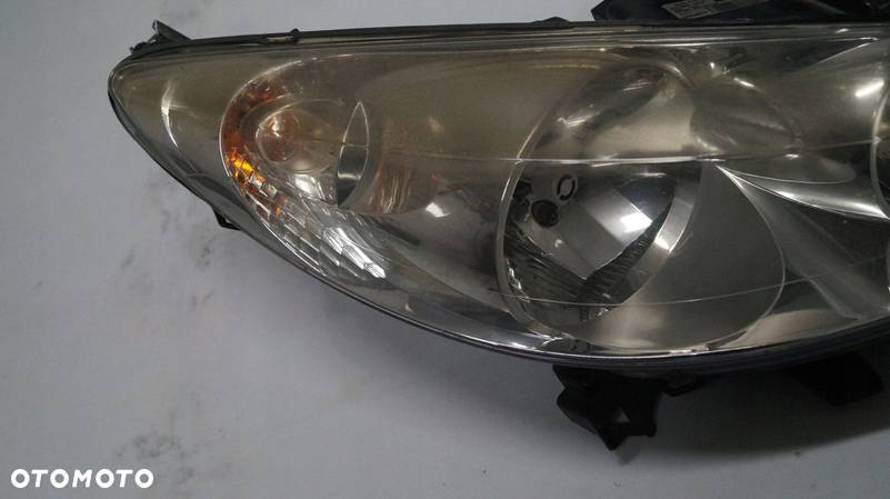 LAMPA PRZEDNIA PRAWA PEUGEOT 207 - 8