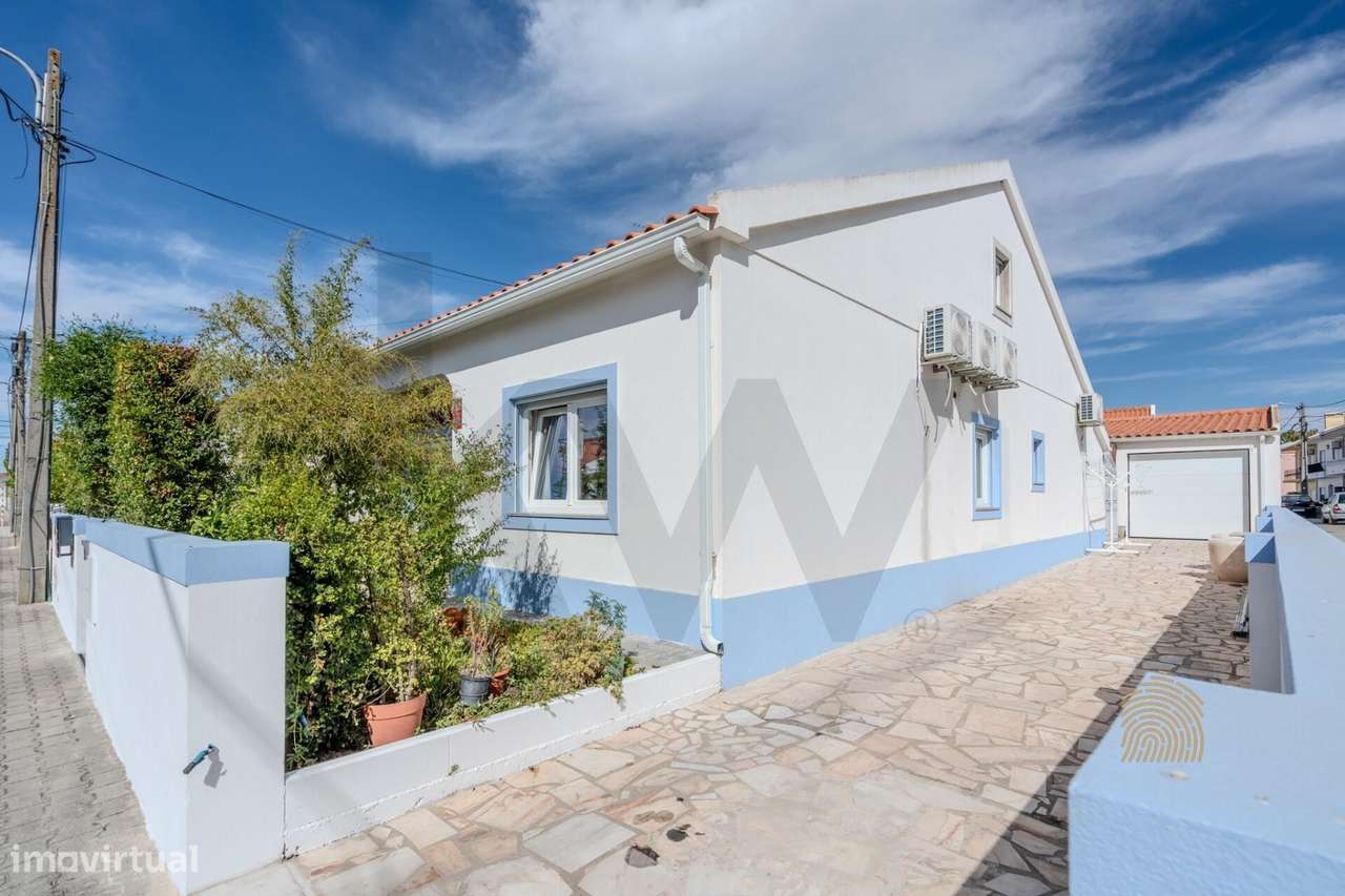 Moradia T4 remodelada com jardim, terraço e garagem | Vendas Novas-4