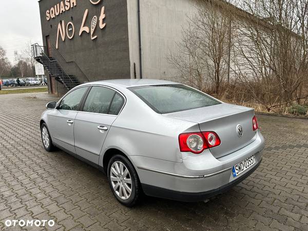 Volkswagen Passat 1.9 TDI Highline - 7