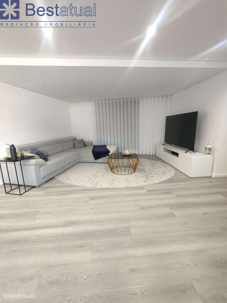 Moradia T 3 -4 frentes- de Luxo c/Piscina - Sande São Lourenço-13