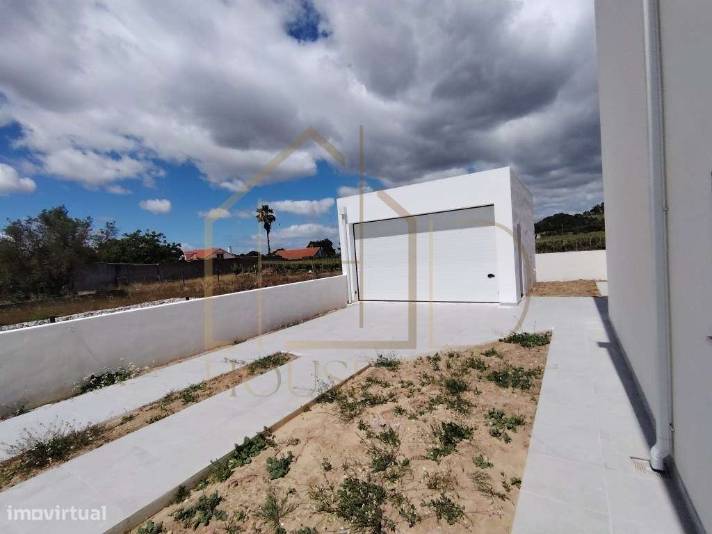 Magnífica Moradia T4 com Garagem e Piscina. Vendas de Azeitão-16
