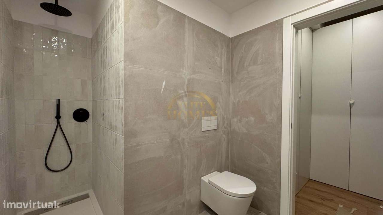 Apartamento T5 convertido num Luxuoso T3 – Av. Conde Valbom, Avenidas-11