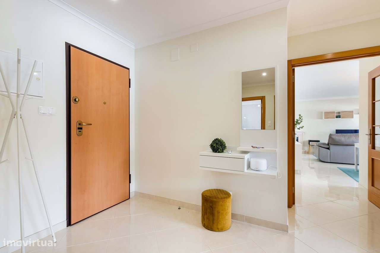 Moderno T2 em Loures / Prédio de 2007 / Arrecadação-14