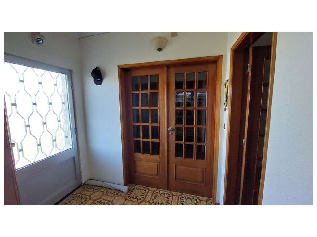 Moradia T3+3 individual no Lameiro - Carvide-13