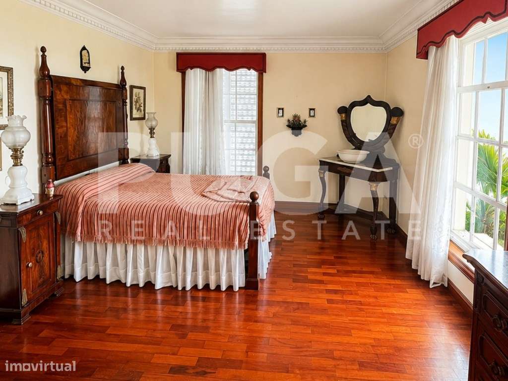 Moradia T5 em Miramar | Lote de 1.135 m² a escassos metros da Praia-11
