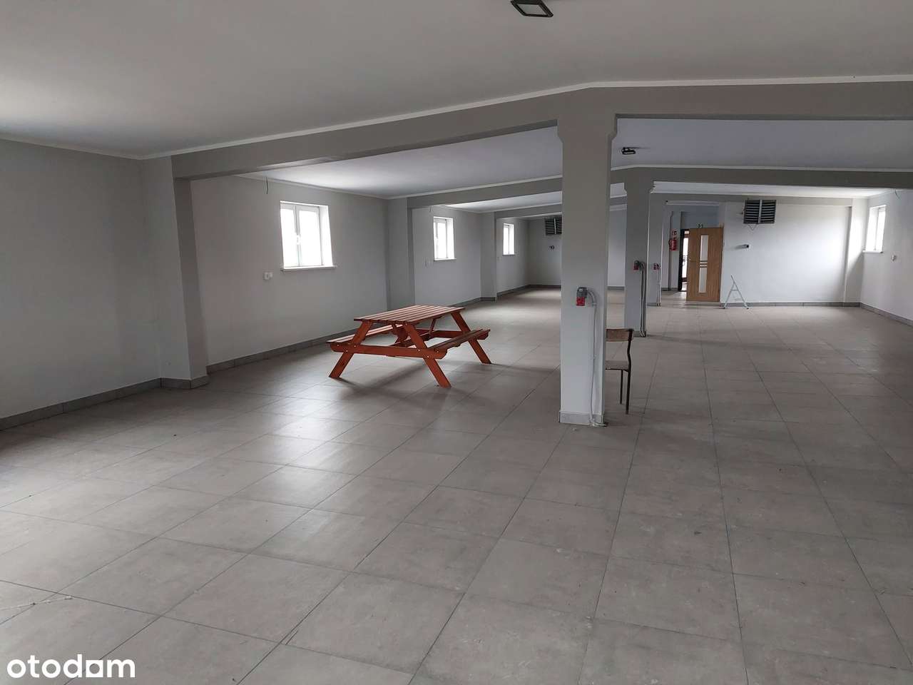 Hala w Ostrowite - Pełny obrazek: 2/12