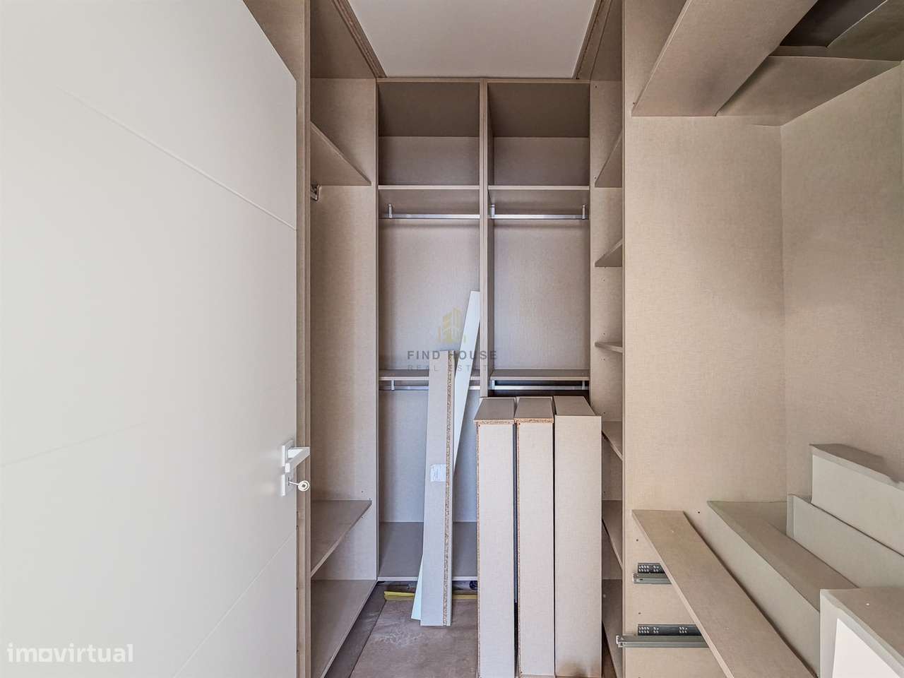 Vende-se Moradia T4 com jardim em Albarraque-22