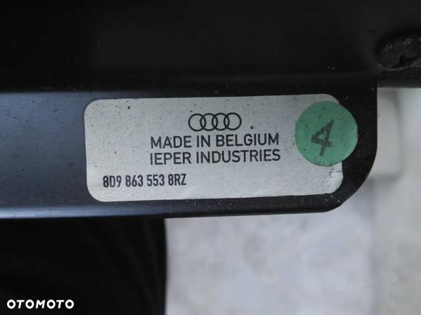 ROLETA BAGAŻNIKA AUDI A4 B5 8D9863553B KOMBI - 2