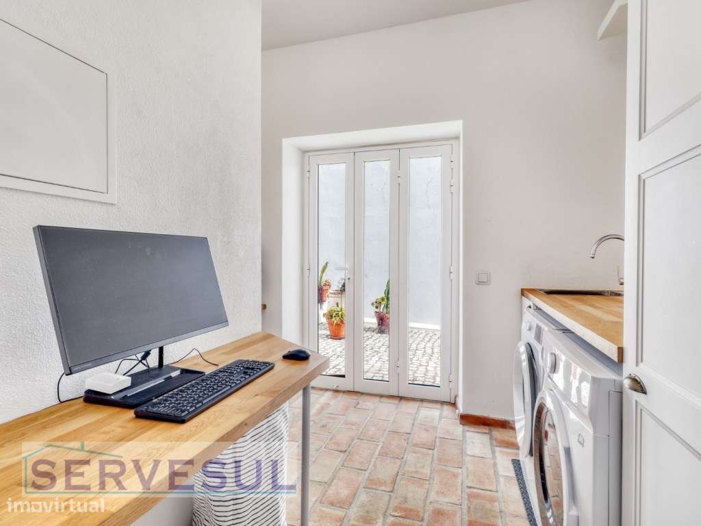 Charmosa Moradia Familiar T3+1 no Campo, inserida num generoso terr...-24